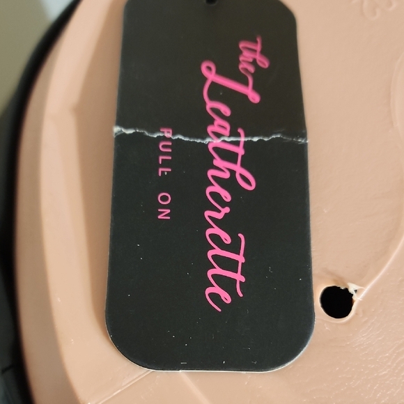 Sleek Black Leather Look Leggings - Picture 8 of 8